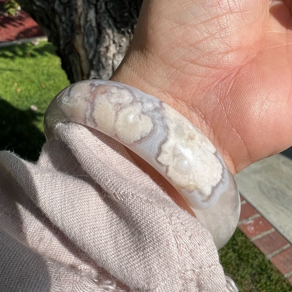 Moody Blue Flower Agate Bangle Bracelet with Quartz and Pink Blossoms - Sakura - Picture 7 of 8